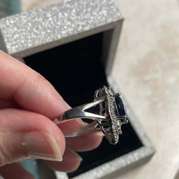Elegant Sapphire and Silver Ring - Picture 12 of 17